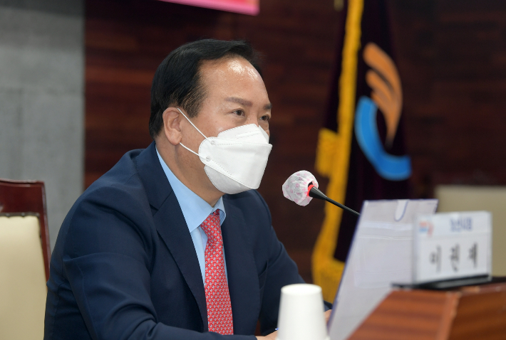 85개 공약사업 보고회를 진행하고 있는 이권재 오산시장. 오산시청 제공