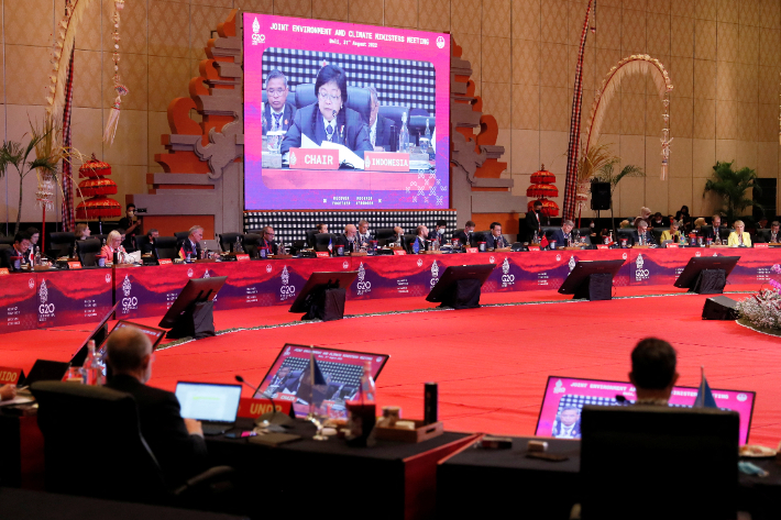 인도네시아 발리에서 열린 주요 20개국(G20) 환경기후 장관 회의에서 시티 누르바야 바카르 환경산림장관(화면 속 사람)이 발언하고 있다. 연합뉴스