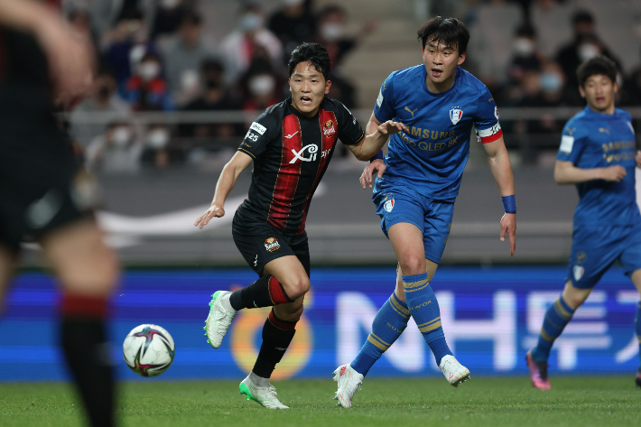 FC서울 나상호와 수원 삼성 이한도. 한국프로축구연맹