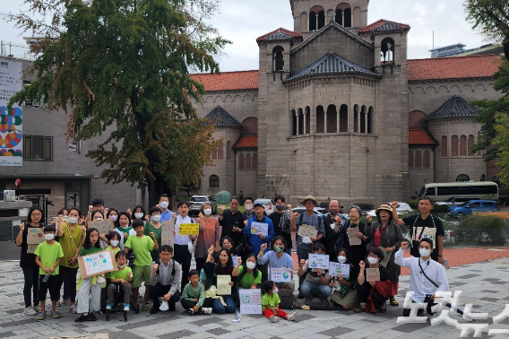 기후위기 걷기기도회 참가자들.