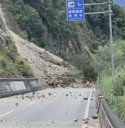 지진 발생 쓰촨성 루딩현 산사태. 중국신문주간 캡처