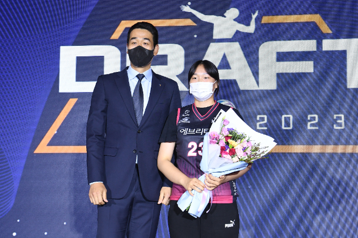 2022-2023시즌 여자부 신인 드래프트 전체 4순위로 KGC인삼공사의 지명을 받은 박은지. 한국배구연맹