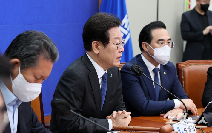 더불어민주당 이재명 대표가 5일 서울 여의도 국회의에서 열린 최고위원회의에서 모두발언을 하고 있다. 윤창원 기자