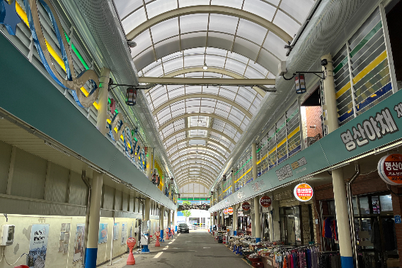 새롭게 단장된 군산 명산시장. 군산시 제공