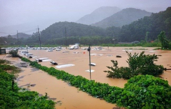 태풍으로 물에 잠긴 주차장 모습. 독자 제공