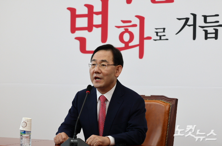 국민의힘 주호영 전 비대위원장이 6일 서울 여의도 국회에서 '비대위원장직 거부 의사'를 밝히는 기자회견을 갖고 있다. 윤창원 기자