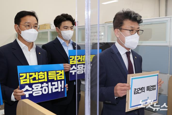 민주당, "주가 조작, 허위경력 의혹 등"....