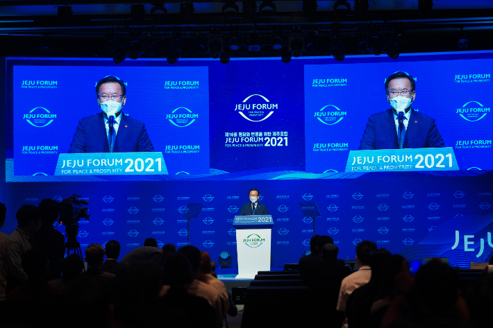 지난해 6월 열린 제16회 제주포럼서 김부겸 당시 국무총리가 폐회인사를 하고 있다. 제주도 제공