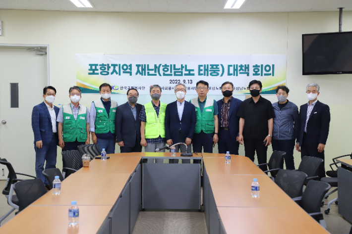 한국교회봉사단과 포항교계는 13일 포항동부교회에서 재난 대책회의를 개최했다. 포항CBS