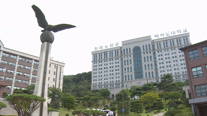 충남 천안에 소재한 백석대학교는 전국 대학 최초로 해외취업전담부서인 '글로벌인재육성처'를 운영하고 있다. 