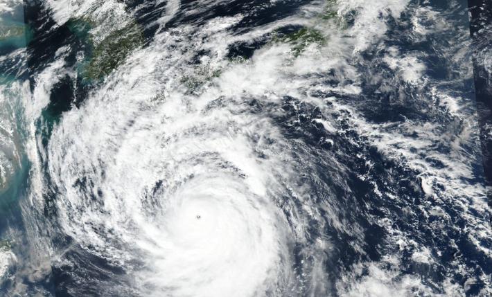 17일(현지시간) 미국 항공우주국(NASA·나사)이 공개한 일본 남서부로 접근하는 태풍 난마돌의 모습. 일본 기상청은 규슈, 시코쿠, 혼슈 거의 전역이 폭풍 영역에 들어갈 가능성이 있는 것으로 예보했다. 연합뉴스