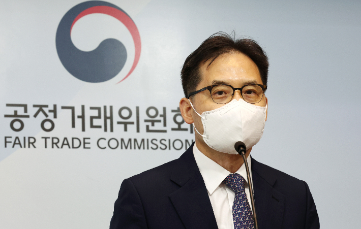 한기정 신임 공정거래위원장이 19일 오전 세종시 정부세종청사에서 출입기자단과의 간담회에 앞서 인사말하고 있다. 연합뉴스