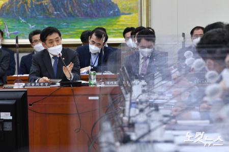 정무위, 질의에 답변하는 김주현 금융위원장