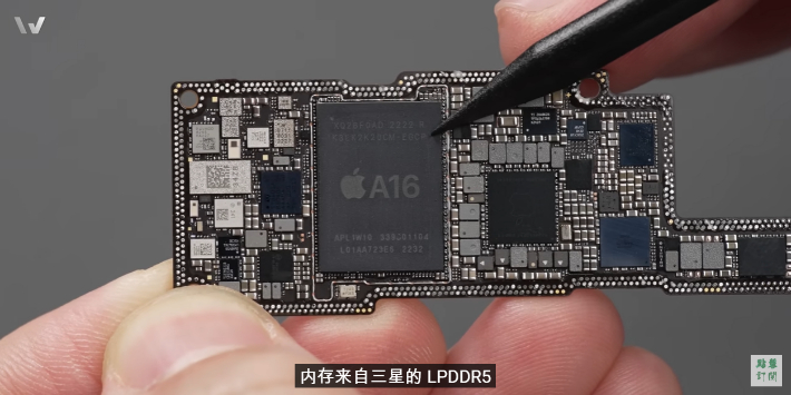 애플도 최신 아이폰14 프로 이상 모델에 LPDDR를 채택했다. 유튜브 캡처 