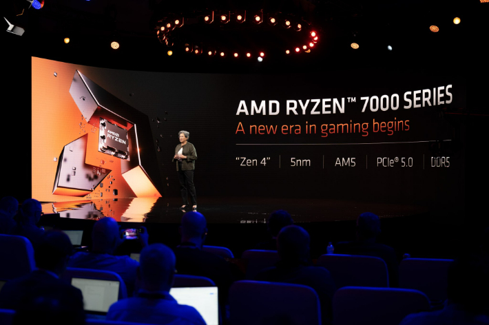 AMD의 리사 수 최고경영자(CEO)가 라이젠 7000을 소개하고 있다. AMD 제공