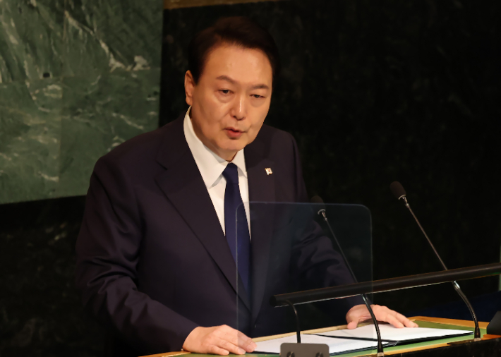  윤석열 대통령이 20일(현지시간) 미국 뉴욕 유엔 총회장에서 기조연설을 하고 있다. 연합뉴스