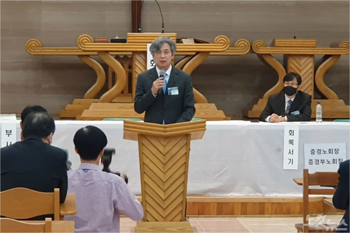 지난 2020년 10월 예장합동 평양노회 임시노회에서 김명진 목사(가운데) 자신과 관련한 의혹들을 해명하고 있다.
