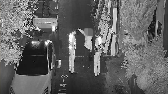 울산광역시 중구 CCTV 통합관제센터가 가게에서 음식을 훔치려던 60대 남성을 발견하고 신고해 경찰 검거에 도움을 줬다. 중구청 제공 