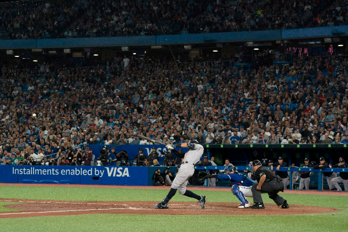 뉴욕 양키스의 거포 애런 저지가 시즌 61호 홈런을 터뜨리는 장면. 연합뉴스