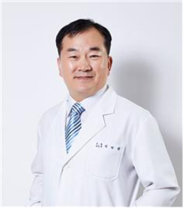 전주 온누리안과병원 정영택 병원장이 감염병 예방과 생활체육 지원 등 도민 건강증진에 기여한 공로로 전라북도 도지사 표창을 수상했다. 온누리안과병원 제공
