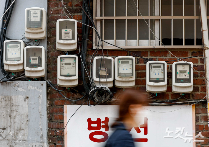 서울 시내 한 건물에 전기계량기가 설치돼 있다. 박종민 기자