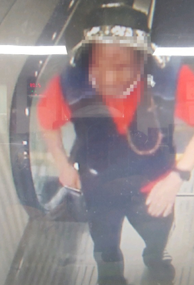 부산도시철도 역사 CCTV에 찍힌 A씨의 모습. 부산경찰청 제공