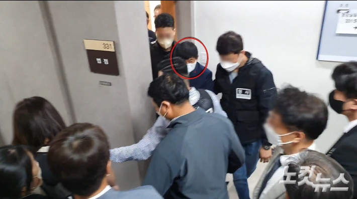 4일 오후 구속 전 피의자 심문(영장실질심사)을 마치고 나오는 JMS 정명석씨. 송주열 기자