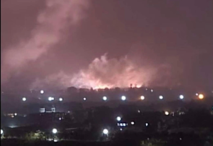 지난 4일 밤 11시 30분쯤부터 강릉지역 맘카페와 페이스북 등 각종 SNS에는 공군 18전투비행단 인근에서 폭발과 함께 화염이 치솟았다는 사진과 영상이 빠르게 확산됐다. 온라인 커뮤니티 캡처