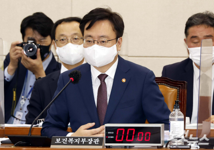 조규홍 보건복지부 장관이 5일 국회에서 열린 보건복지위원회 국정감사에서 발언하고있다. 박종민 기자