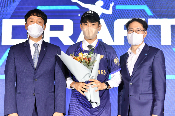 2022-2023 KOVO 남자 신인선수 드래프트, 1라운드 4순위 우리카드 한태준. 한국배구연맹