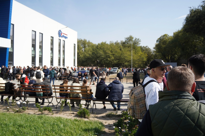군 동원령 피해 카자흐스탄으로 넘어온 러시아 국적 남성들. 연합뉴스