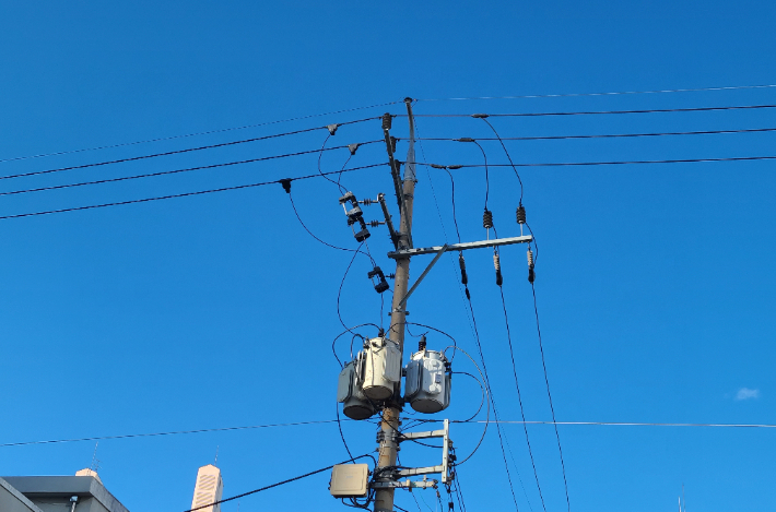 전봇대. 권기수 기자