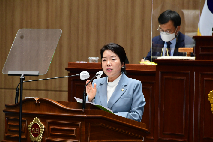 12일 임미란 광주광역시의원 시정 질문 모습. 광주광역시의회 제공