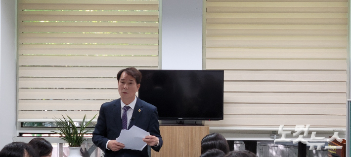 취임 100일 기자회견을 하는 이상래 대전시의회 의장. 김화영 기자