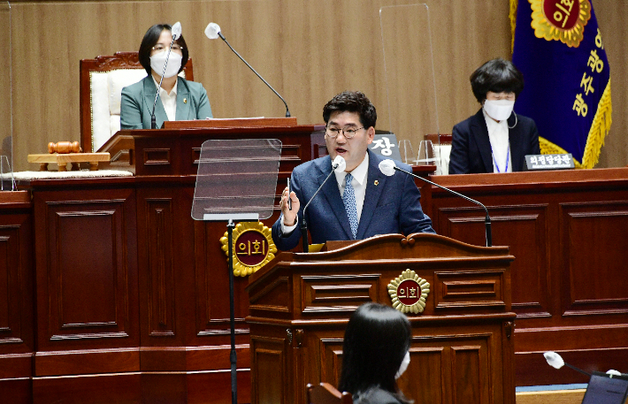 13일 심철의 광주광역시의원 시정 질문 모습. 광주광역시의회 제공