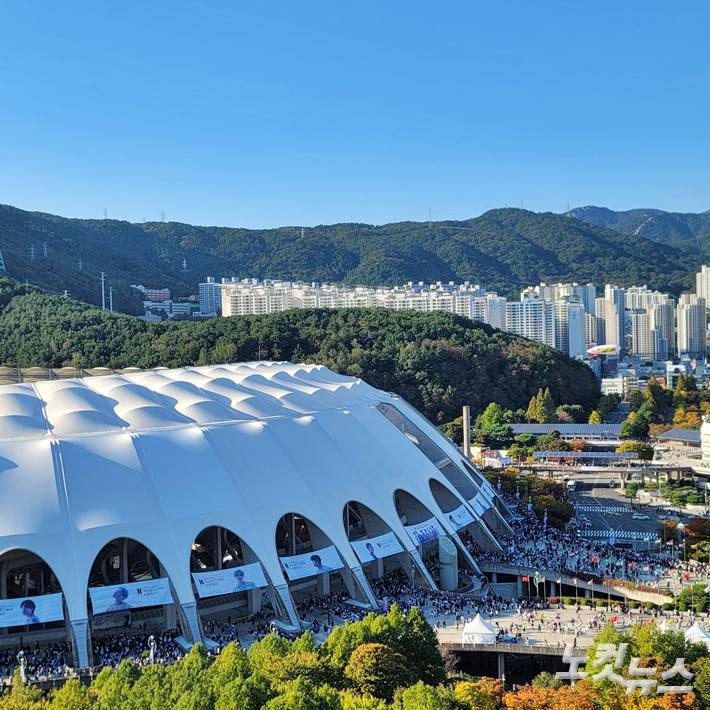 15일 오후 부산 아시아드 주경기장 앞 모습. 독자 제공