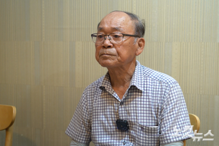 한국전쟁 이전인 1948년 11월 19일 새벽 전북 남원시 고기리 고촌마을에 살았던 이신우(80) 어르신. 당시 6살의 나이에 군경의 총에 아버지를 잃었다. 정민환 감독