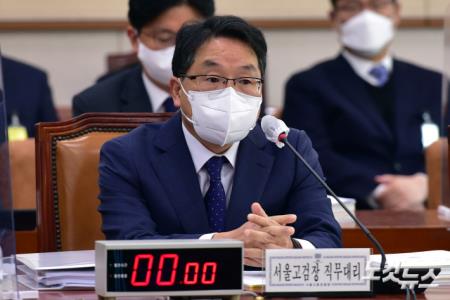 18일 서울 여의도 국회에서 열린 법제사법위원회의 서울고등검찰청·수원고등검찰청·서울중앙지방검찰청 등에 대한 국정감사에 노만석 서울고등검찰청 검사장 직무대리가 출석해 있다.