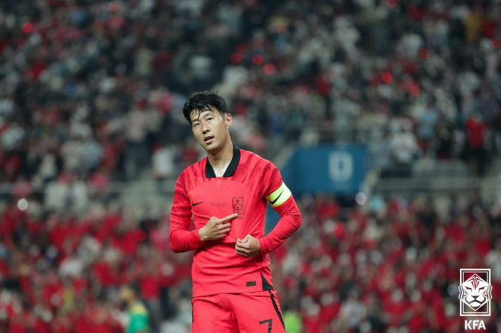 한국 축구대표팀의 주장 손흥민. 대한축구협회