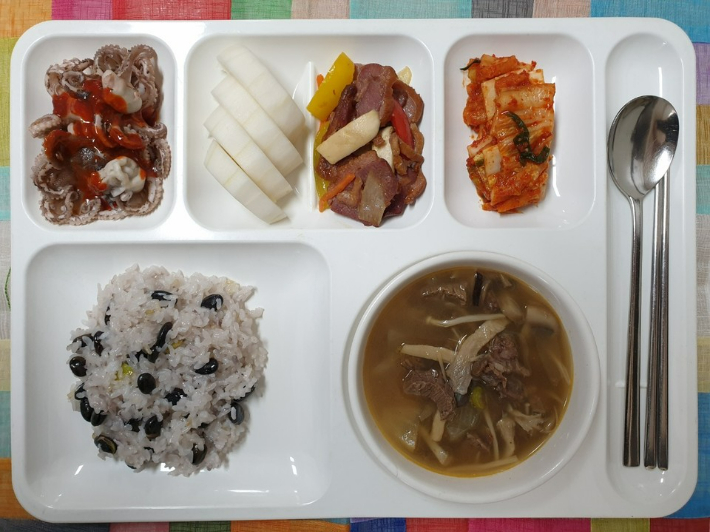 학교 급식. 연합뉴스