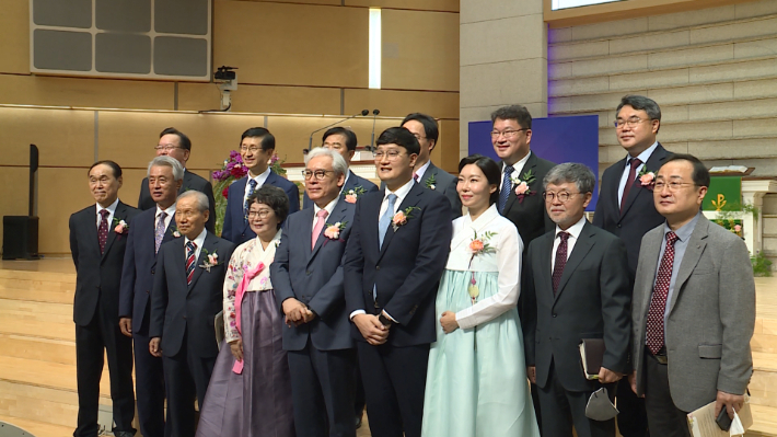  범어교회 예루살렘 채플에서 6대 담임 장영일목사 원로목사 추대 및 이지훈목사 제7대 담임목사 위임예배가 거행되었다.