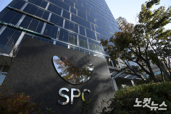 20일 평택 SPC 계열사 SPL의 제빵공장 사망 사고 희생자 서울 추모행사가 열린 서울 양재동 SPC 본사 앞. 박종민 기자