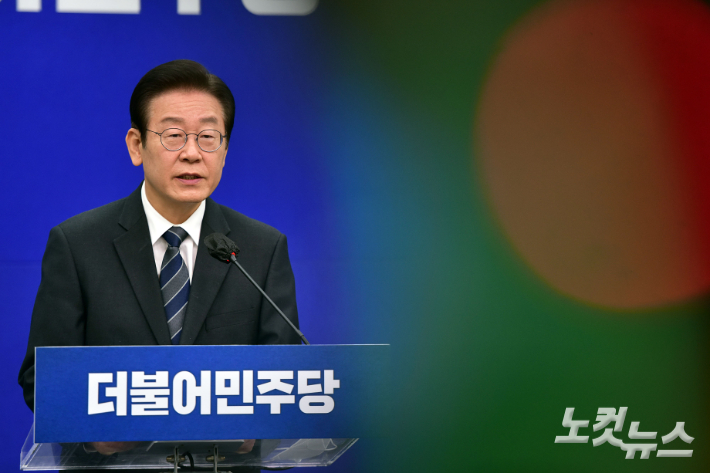 더불어민주당 이재명 대표가 21일 오전 서울 여의도 국회 당대표 회의실에서 특별 기자회견을 하고 있다. 윤창원 기자