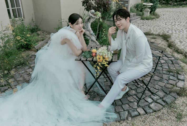 지난 22일 결혼한 김연아와 고우림. 비트인터렉티브 제공