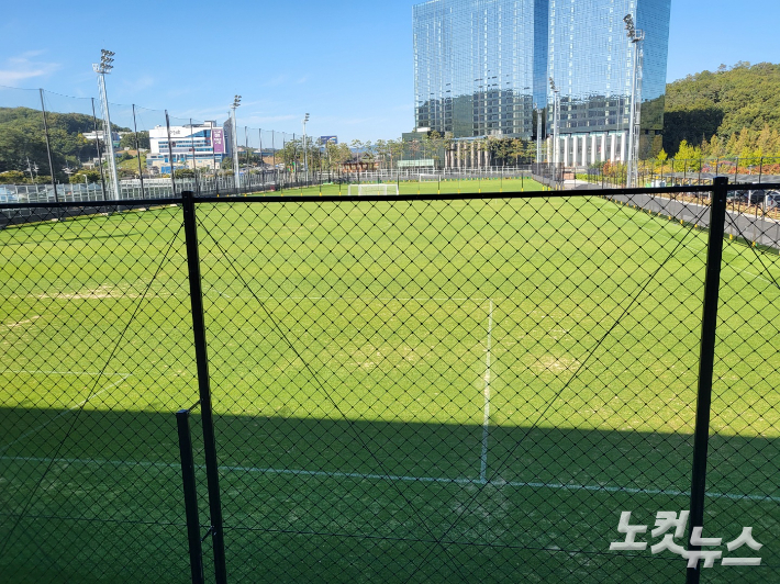 성남FC 클럽하우스 연습구장. 이준석 기자