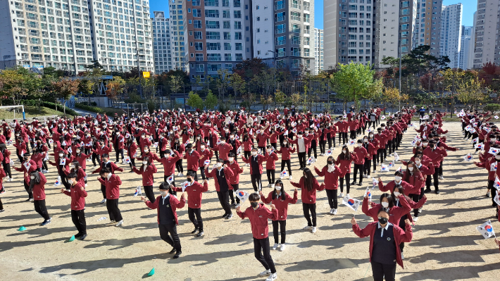 두루중학교 독도의 날 행사 플래시몹. 세종시교육청 제공