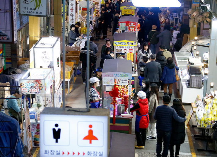 3년 만의 재개장…전주남부시장, 매주 금~토 야시장 운영 - 노컷뉴스 3년 만의 재개장…전주남부시장, 매주 금~토 야시장 운영 - 노컷뉴스