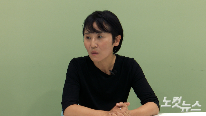  <비혼 1세대의 탄생> 저자 홍재희 작가가 24일 서울 목동 CBS 본사에서 취재진과 인터뷰를 하고 있다. 김세준 기자