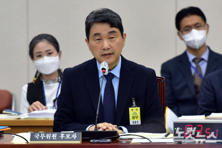이주호 사회부총리 겸 교육부장관 후보자가 28일 서울 여의도 국회 교육위원회에서 열린 인사청문회에서 의원 질의에 답변을 하는 모습. 윤창원 기자
