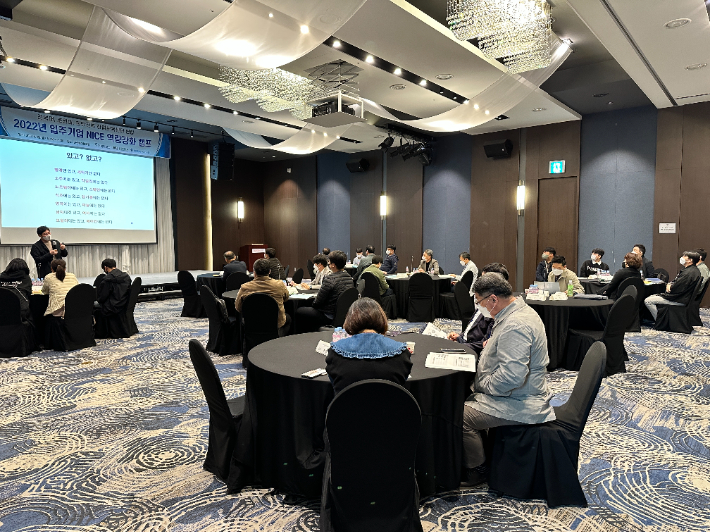 전북대학교 창업보육센터는 28일 군산 에이본 호텔에서 창업보육센터 입주기업을 위한 '2022 NICE 입주기업 역량강화캠프'를 개최했다. 전북대 제공